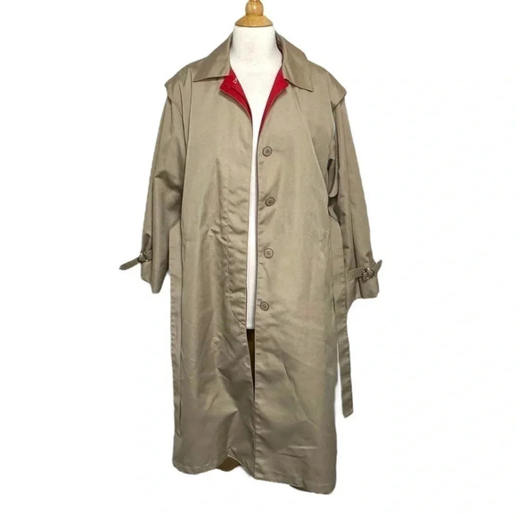 Vintage Misty Harbor 14P tan trench coat with red trim and removable liner - Picture 2 of 12